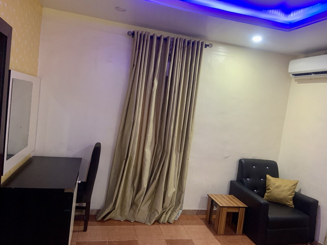 Executive Suite Image 1