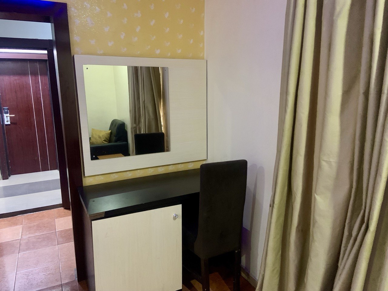 Executive Suite Image 1