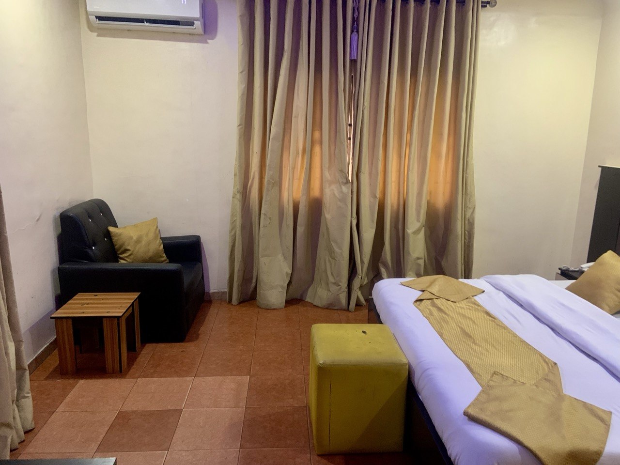 Executive Suite Image 1